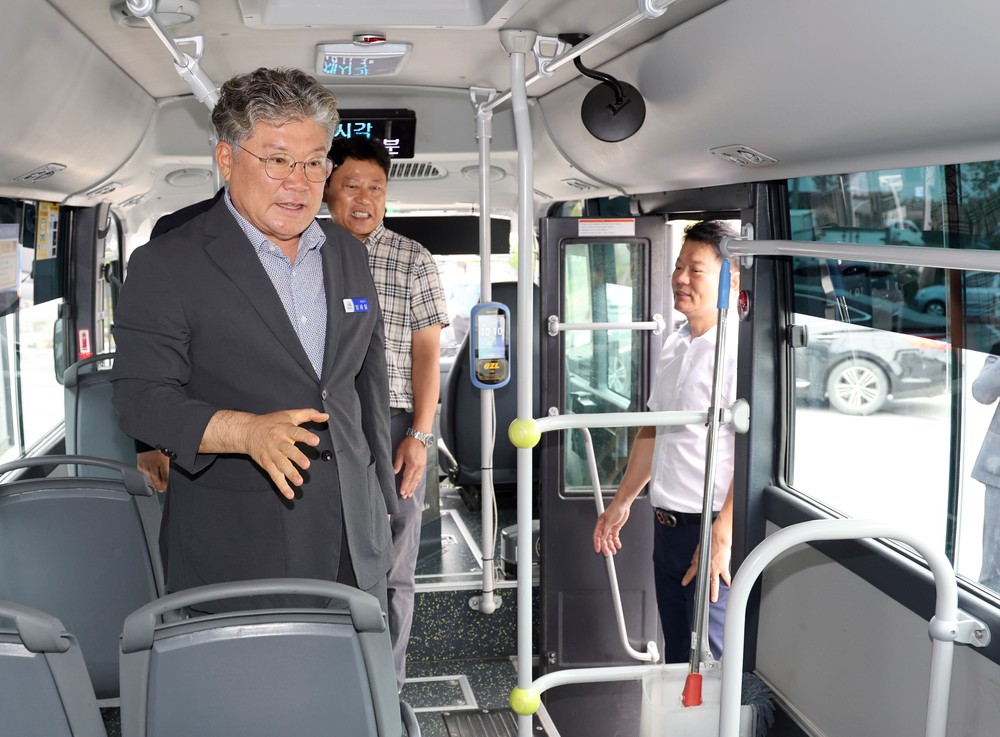 영광군수, 전기저상버스 도입 지원사업 점검