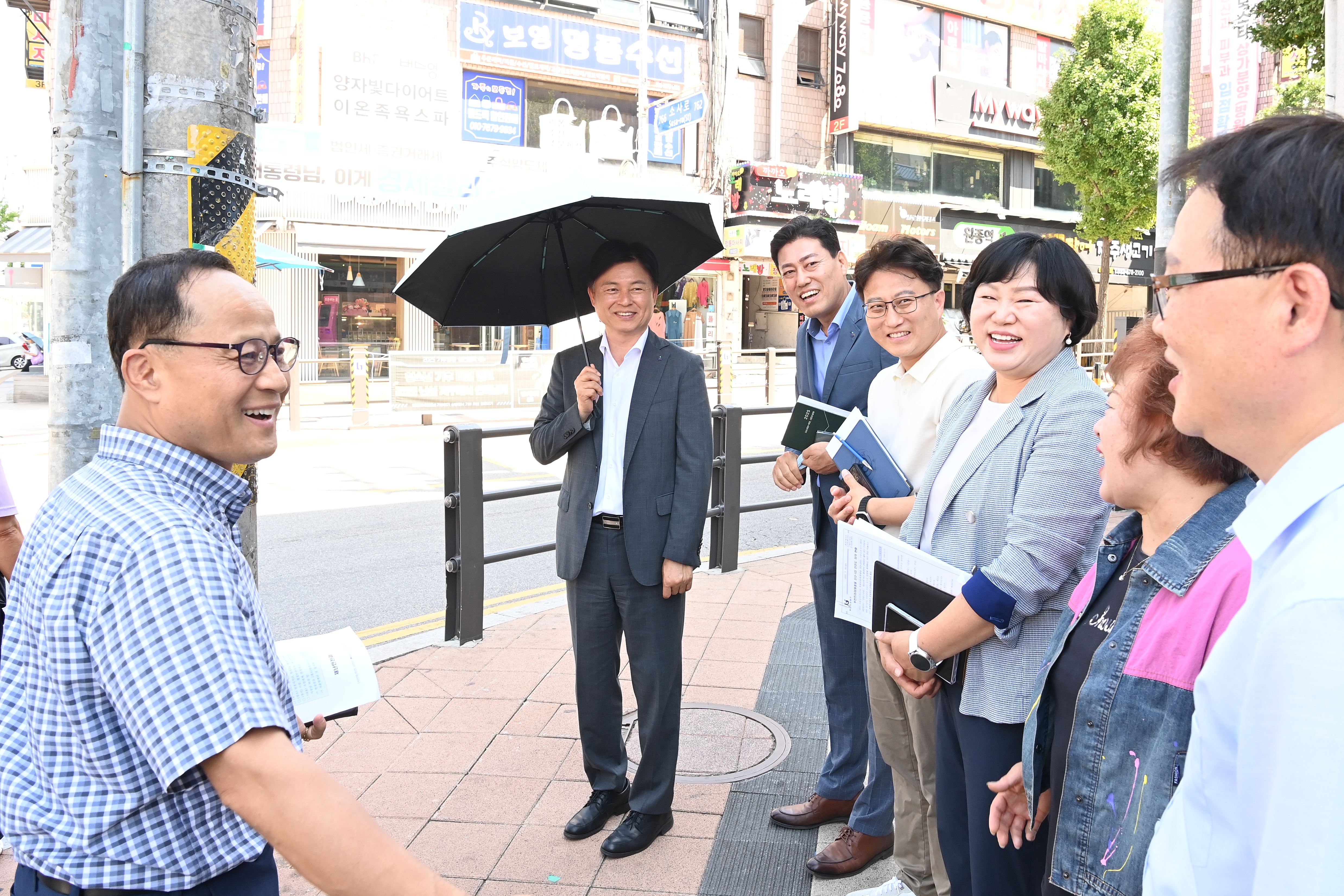 부천시, 무더위 속 양우산 무료 대여...시민 건강 지킨다