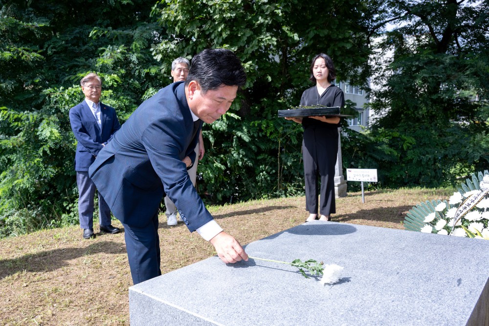김창규 제천시장, 광복 80주년 맞아 독립유공자 묘소 참배