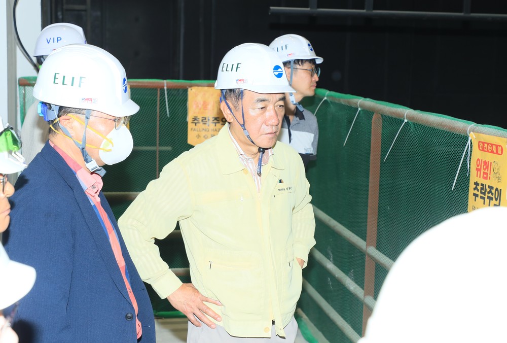 정장선 평택시장, 평택아트센터 건립 현장 점검
“안전과 품질 모두 챙길 것”