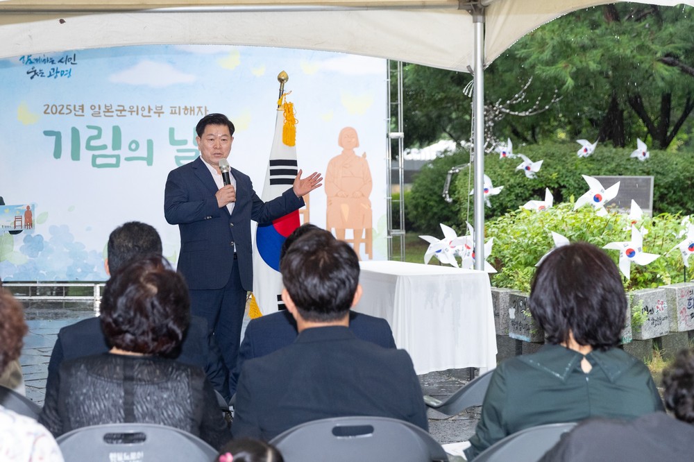 광명시, ‘일본군 위안부 피해자 기림의 날’ 기념식 개최
광명동굴 평화의 소녀상 앞에서 아픈 역사 기억·평화 염원