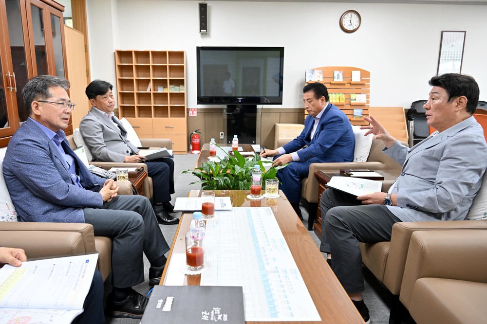 김진열 군위군수·강대식 국민의 힘 국회의원, 군위 현안 해결을 위한 예산정책 긴급협의