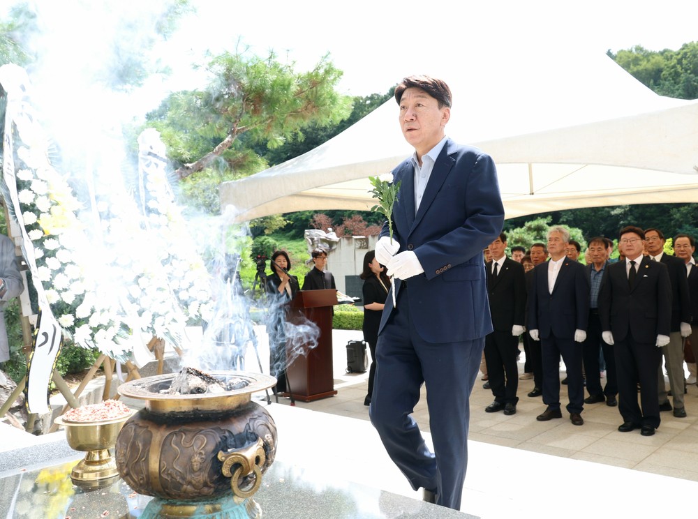 광복 80년, 독립운동 정신 기리는 참배행사 열려