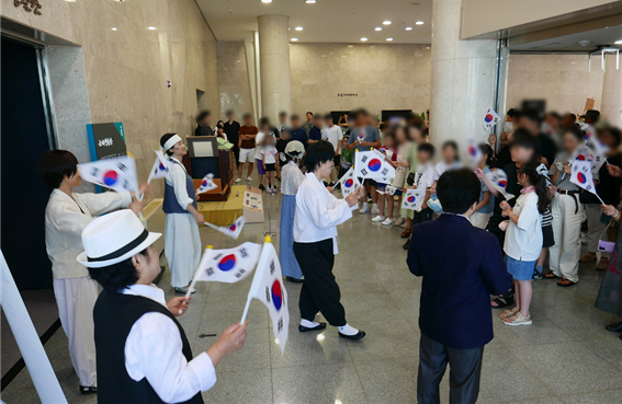 광복절 연휴에 1만 5,000명 몰렸다
군산근대역사박물관, 관광객들의 최고 인기 장소로 각광