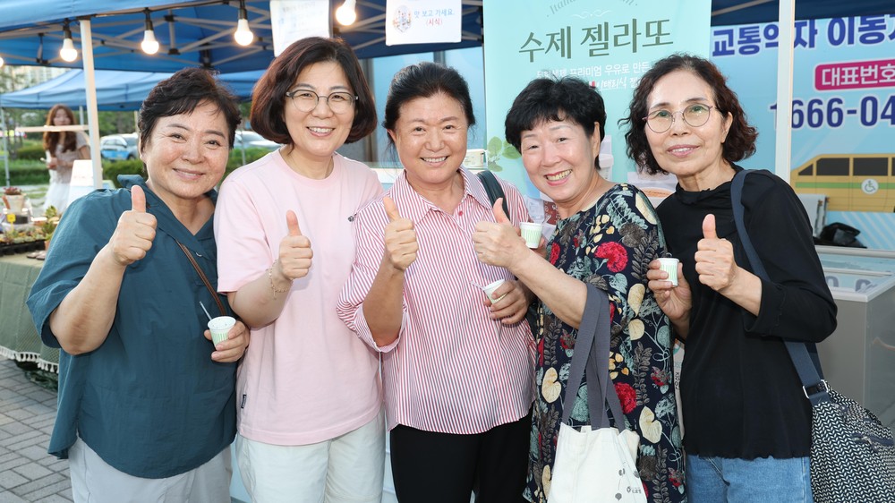 달빛 아래 펼쳐진 작은 축제, 함께여서 더 빛났던 「가치한 여름」