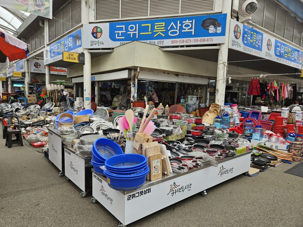 군위전통시장, 점포 맞춤형 신규 판매대 설치