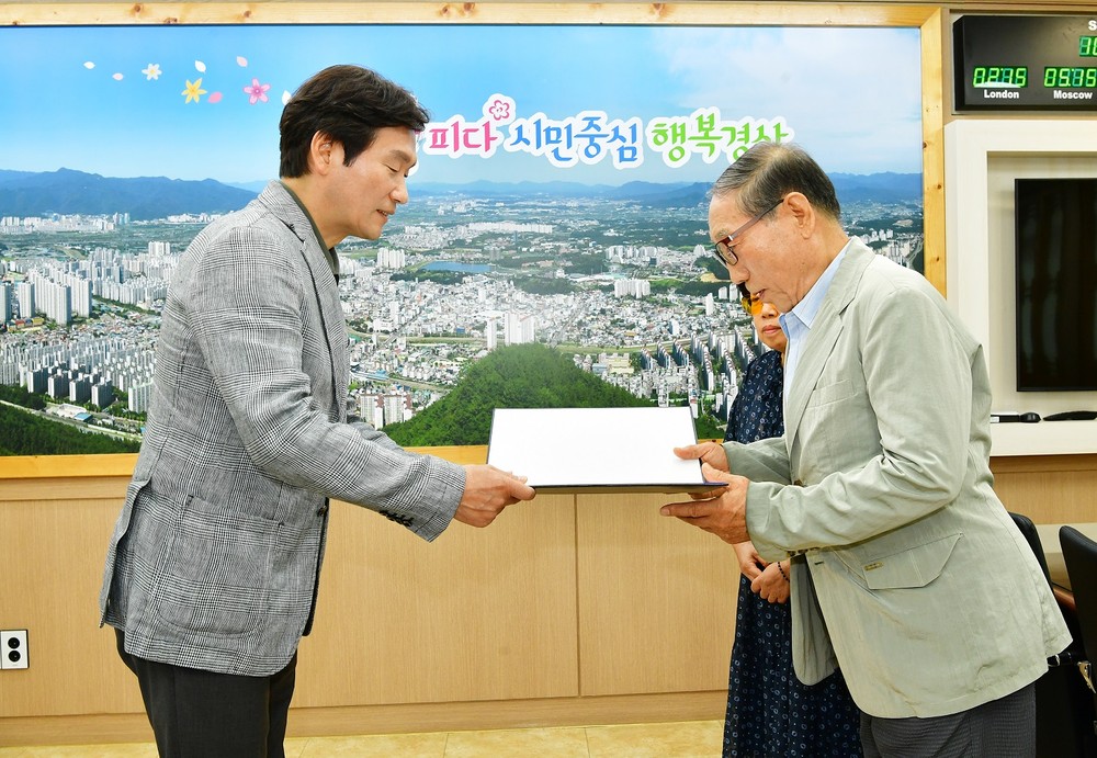 경산시 6·25참전유공자 화랑무공훈장 전달