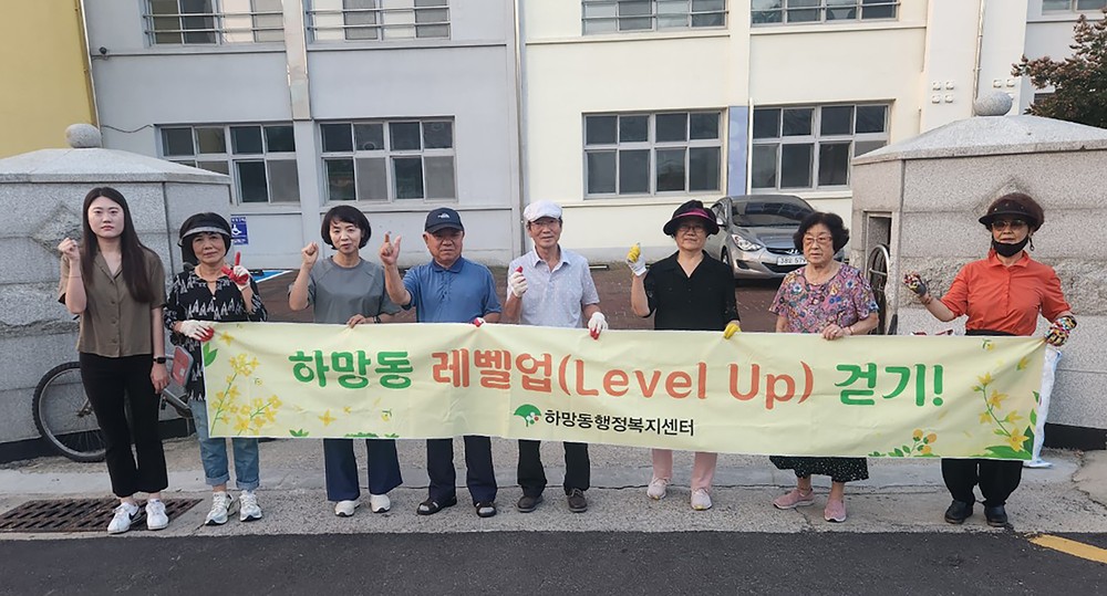 하망동, 주민과 함께 불법현수막‧준설구역 점검 시행
중앙초등학교 인근 마을환경개선 활동