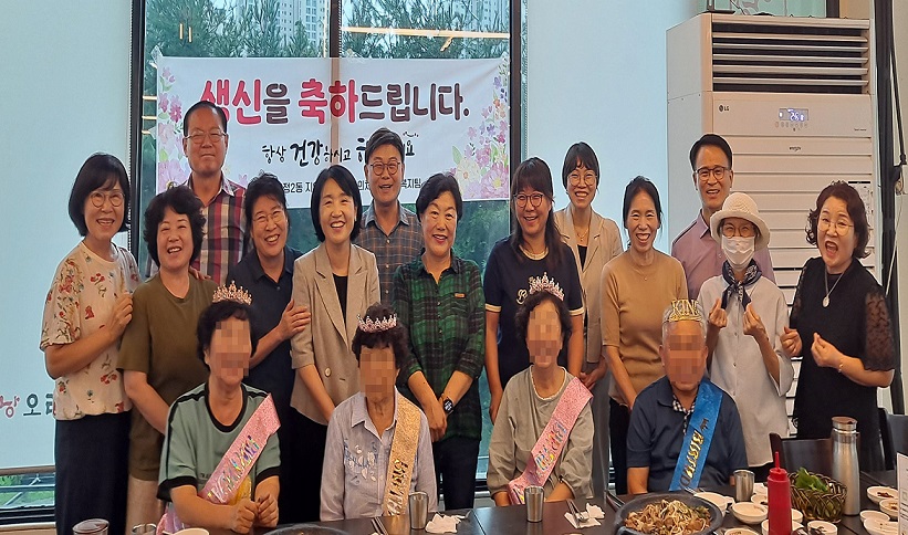 파주시 운정2동, 저소득 어르신 생신상 챙겨드려… 찾아가는 생일잔치로 전하는 따뜻한 마음