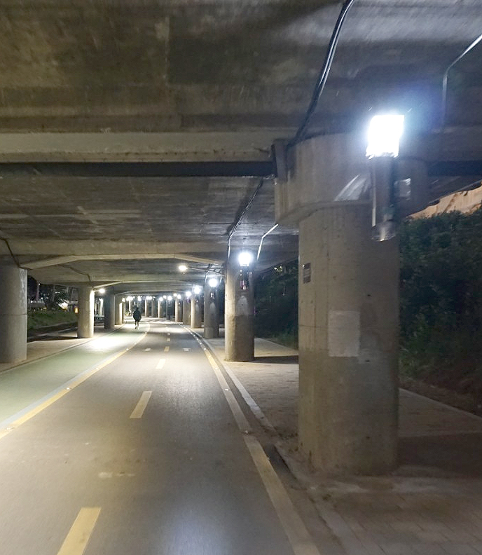 관악구, 별빛내린천 ‘친환경 해충퇴치기’ 확대 “쾌적한 야간 산책 즐기세요”