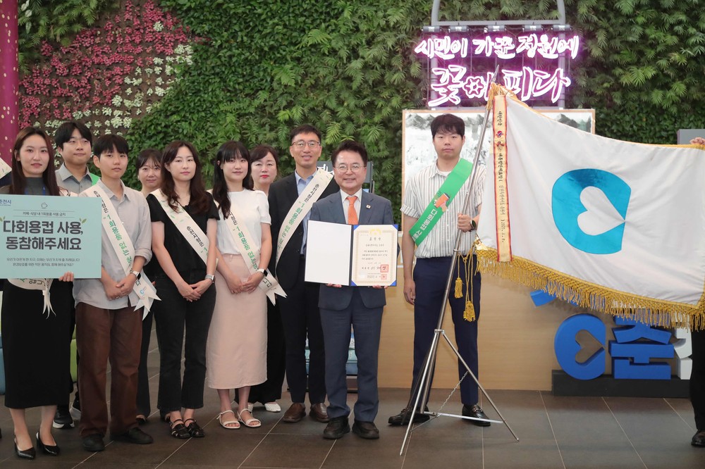 육동한 춘천시장, 대통령표창수치 시기에 게양