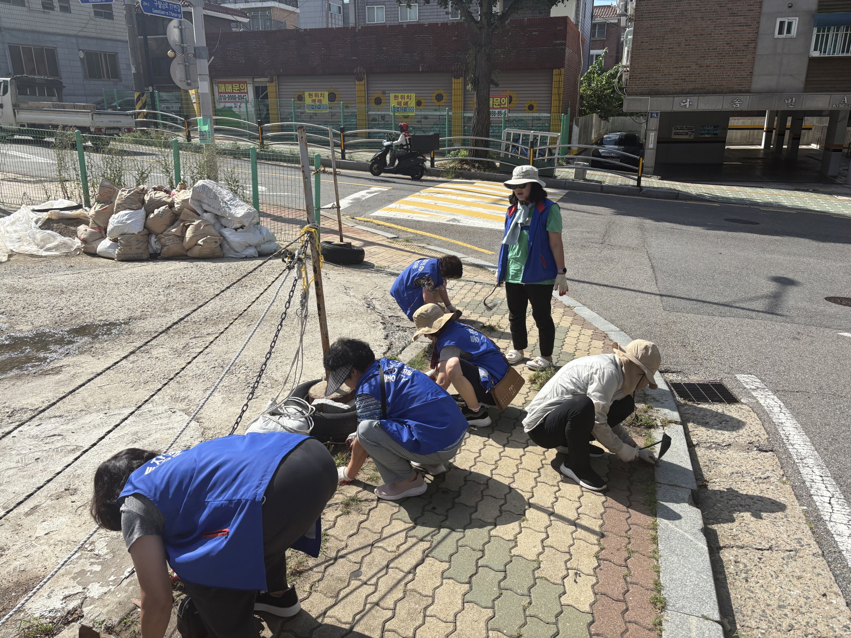 구월3동 통장공동체, 잔디뽑기 봉사로 쾌적한 마을 조성