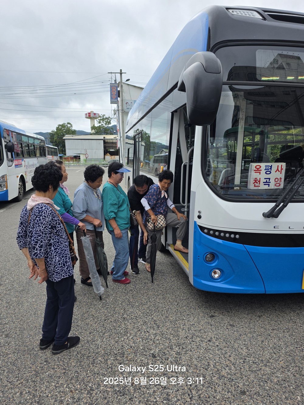 옥천군, 친환경전기저상버스 3대 도입으로 교통약자 이동권 보장 및 정부 저탄소정책에 호응