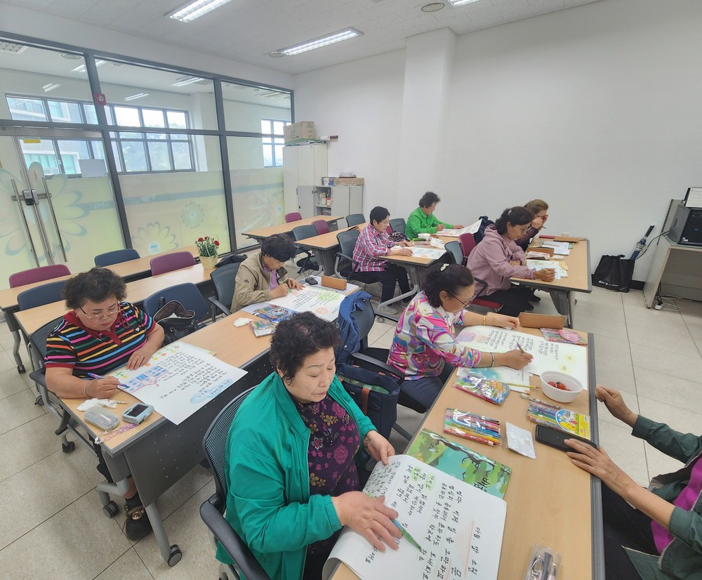 진천군 성인문해교육, 전국 성인문해교육 시화전 수상자 9명 배출