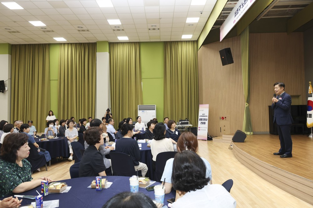 촘촘한 어르신 돌봄 위해 현장 목소리 듣는다