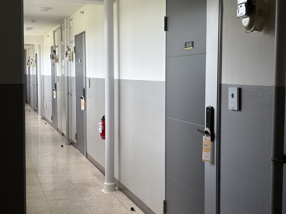 하남시감일종합사회복지관, 감일스윗시티 8단지서 복지사각지대 발굴 위한 추가 문고리 홍보활동 전개