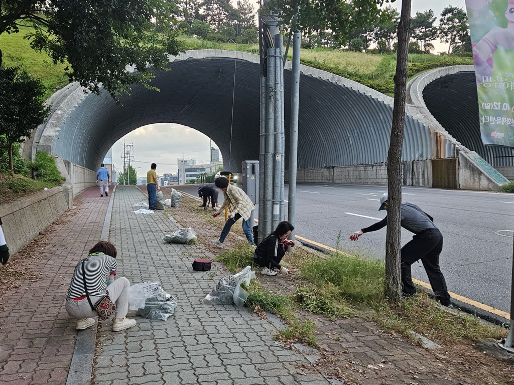 이로동, 제초작업 총력…쾌적한 환경·국제행사 대비 한뜻!