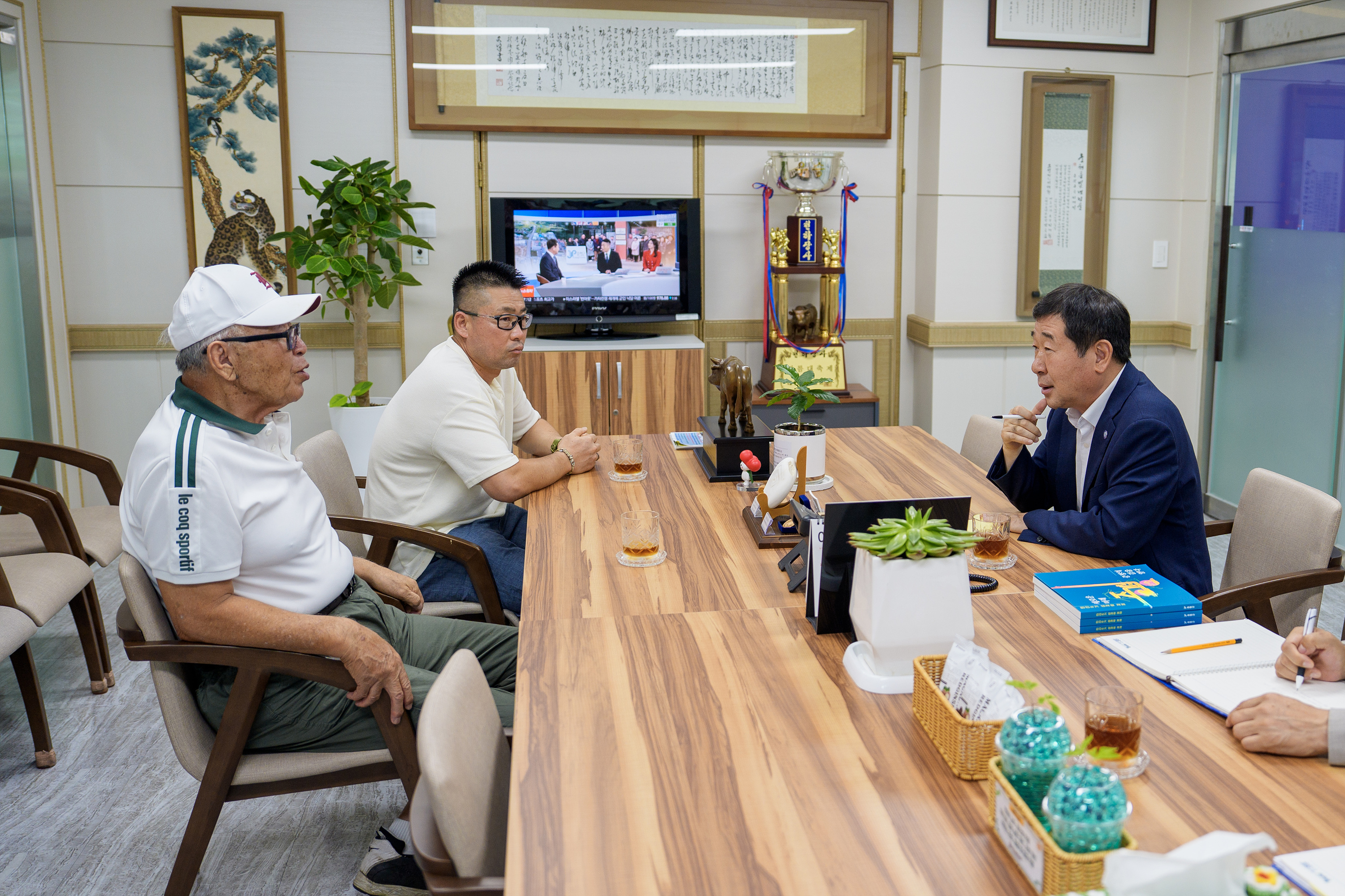 증평군, 야구 명장 김응용 감독과 ‘미래 야구 꿈나무 육성 프로젝트’ 논의