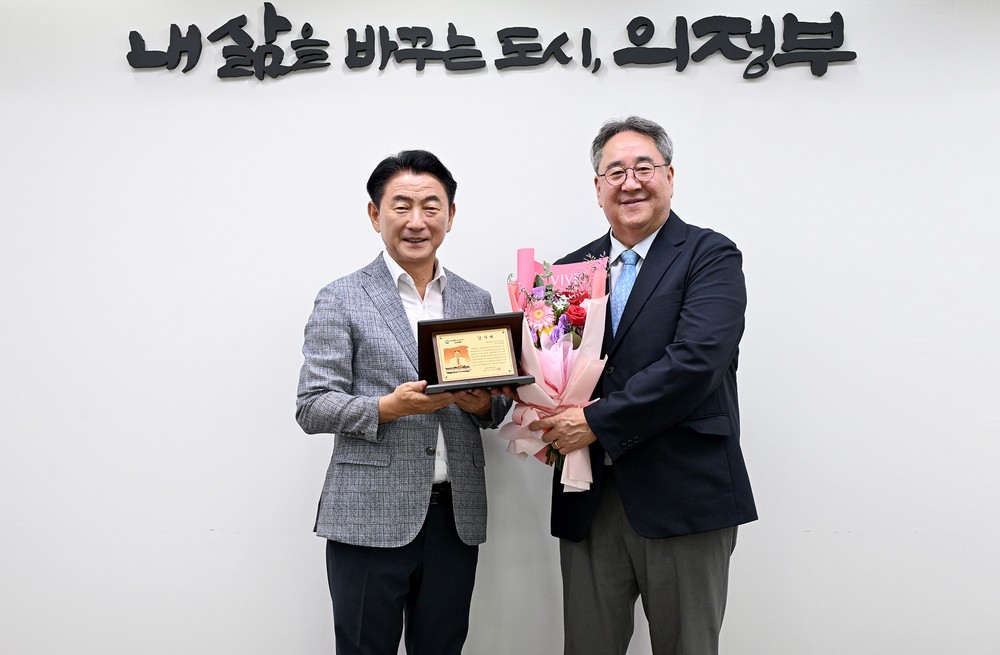의정부시, 한창희 전 의정부성모병원장에 감사패 수여