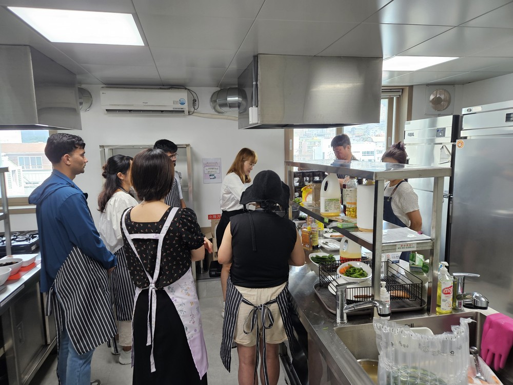 김해다어울림생활문화센터, 지역 거주 외국인과 이주민 대상 '우리 같이 밥 먹을래요' 추석편 진행