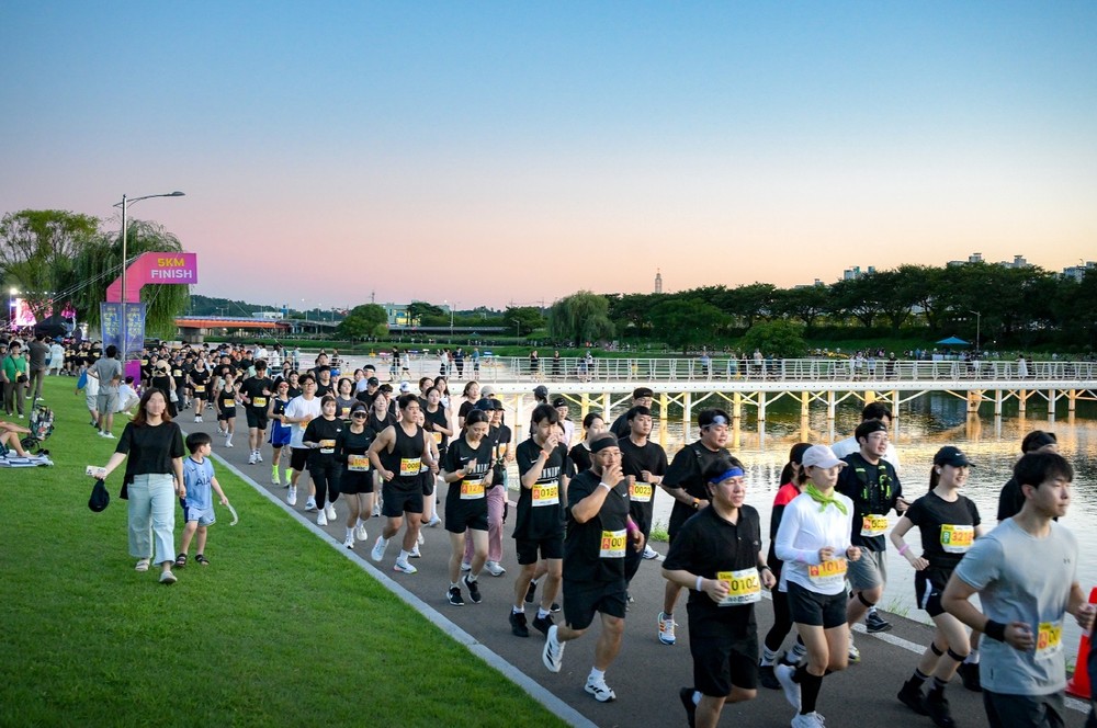 순천시, 동천의 재발견 ‘2025 동천 야광 축제’ 성료