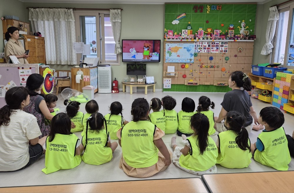 태백시 고향사랑기금으로 친환경 안전조끼 지원 및 재활용 교육 실시