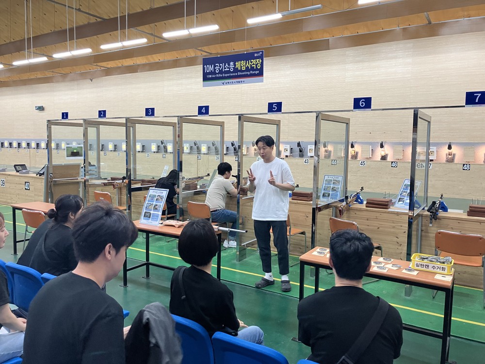 김해시민 누구나 즐기는 안전한 실내 체험 스포츠
“김해시사격장, 사격의 새로운 즐거움을 선사하다.”