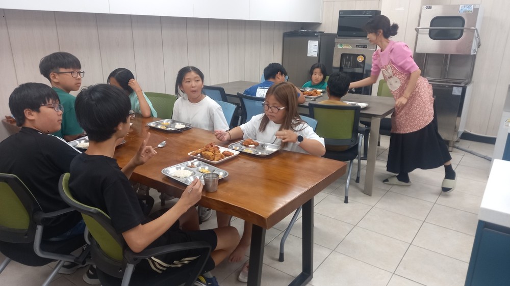 금산군 다함께돌봄센터 돌봄아동 급식 지원 ‘호응’
