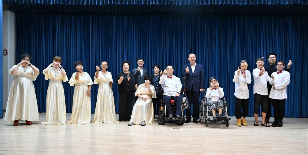 동두천시, 장애인종합복지관 합창단 ‘햇살콰이어’ 공연 연습 격려 방문