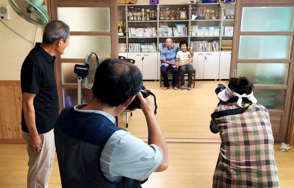 함양군, “백전면 주민들의 삶을 기록해 드립니다.“ 백전면 기초생활거점조성사업 일환 ‘2025 연리지 사진관 사업’ 운영