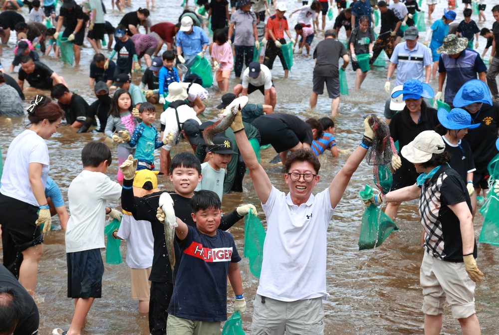 2025괴산고추축제, 고추물고기를 잡아라! 지금이 축제 한마당