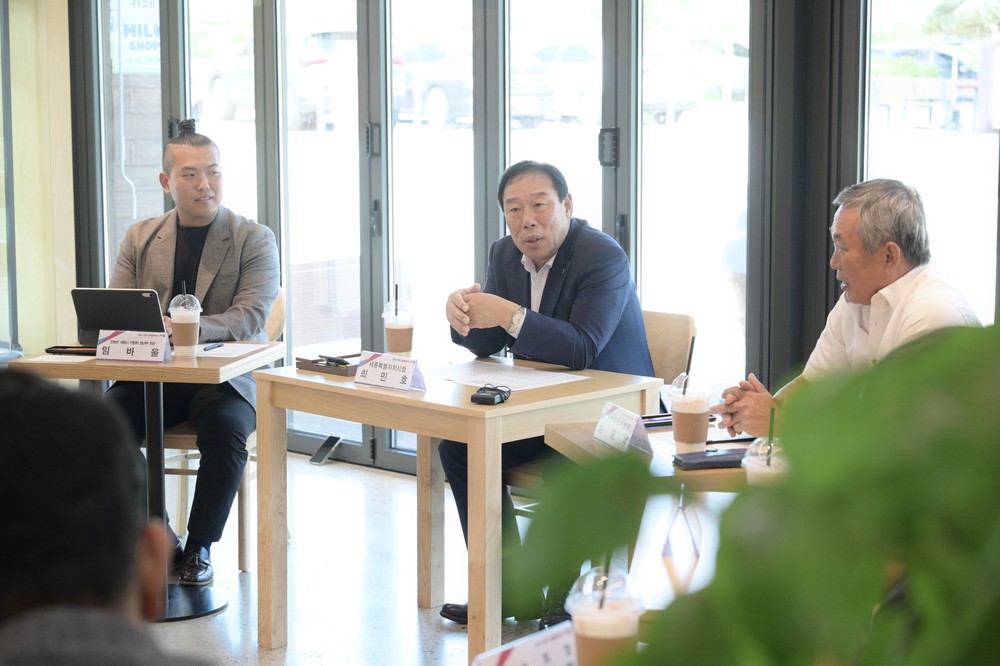 위기 속 농촌, 스마트팜·청년 유인책 장려해야
