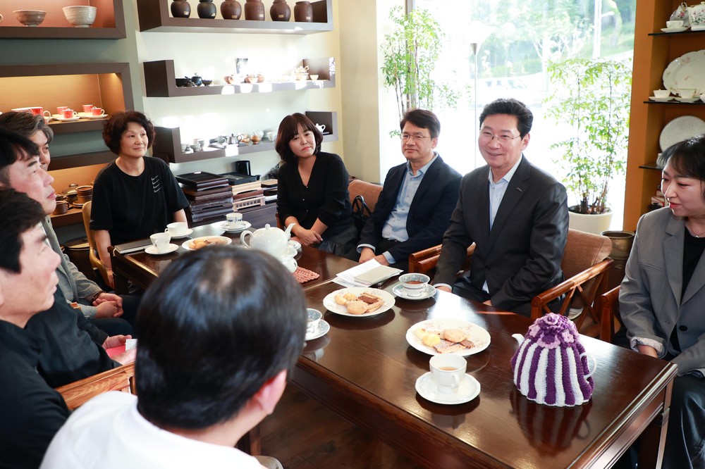 이상일 용인특례시장, 수지구 상권 활성화 위한 '찾아가는 차담회' 열어 소상공인 의견 들어