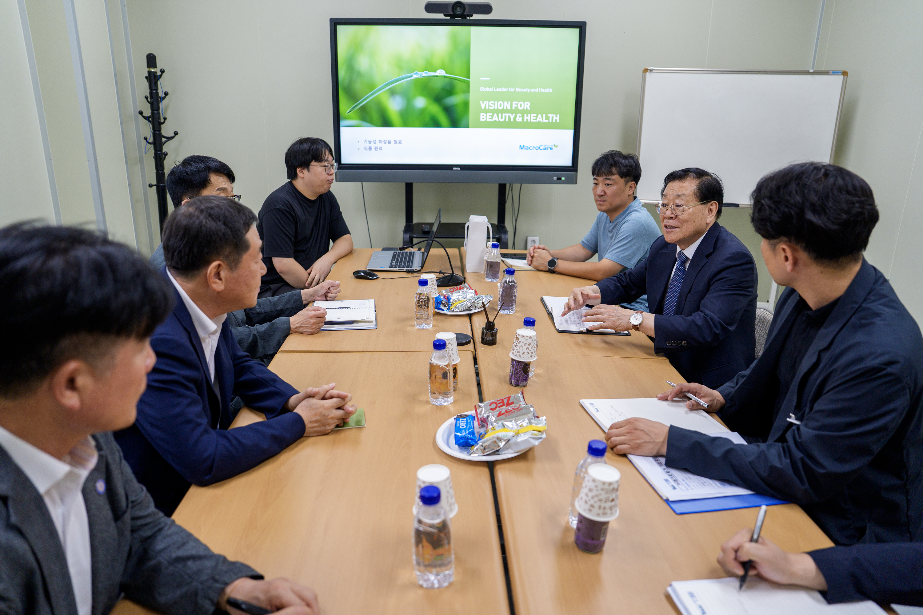이재영 증평군수, 글로벌 화장품 원료기업 ㈜마크로케어 방문