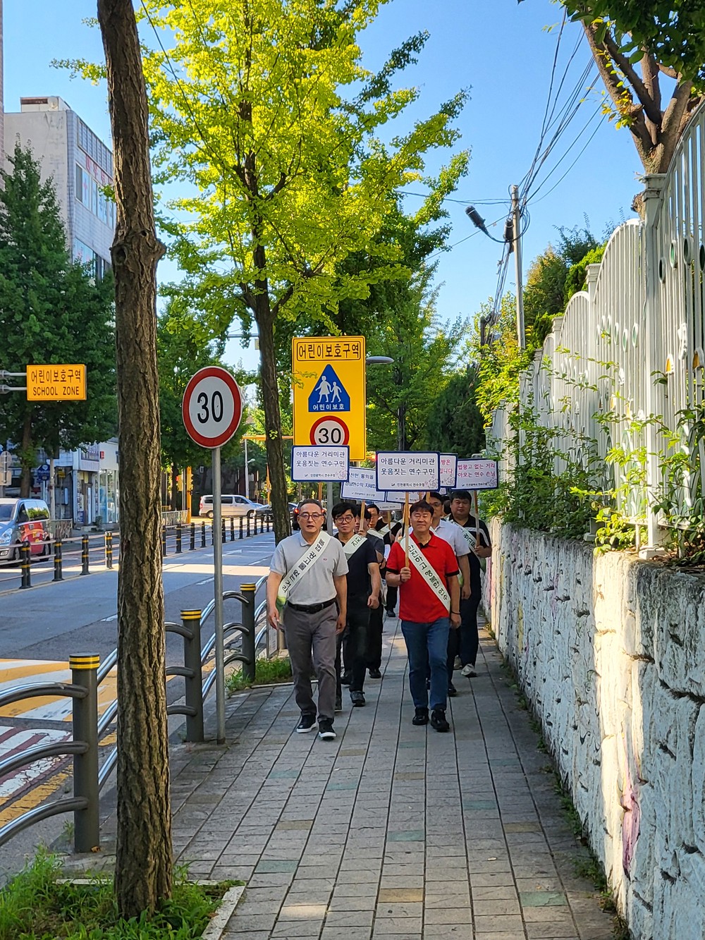연수구, 개학기 맞아 선학초 일대서 ‘불법 광고물 근절 캠페인’