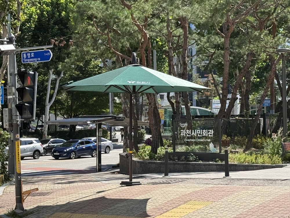 과천시, 시내 주요 보행로에 그늘막 21개 추가 설치…총 123개소 운영
