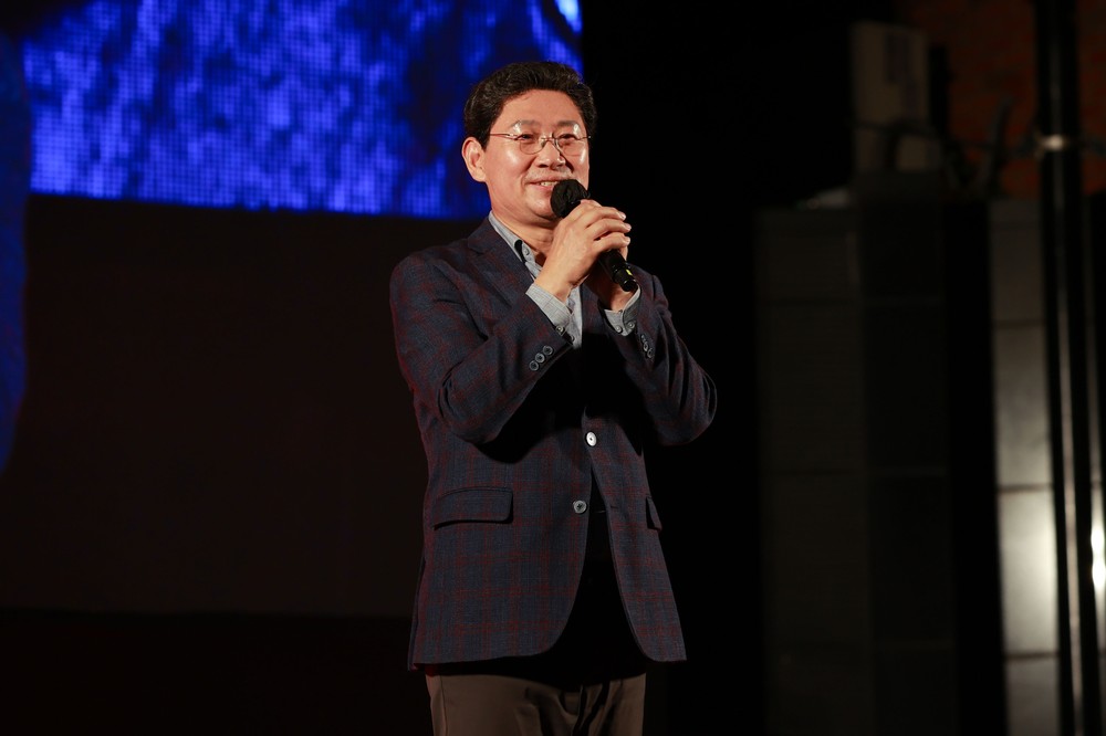 이상일 용인특례시장, ‘제8회 머내마을 영화제’ 참석해 시민들과 함께 영화 감상하고 시네토크에서 질문도 던져