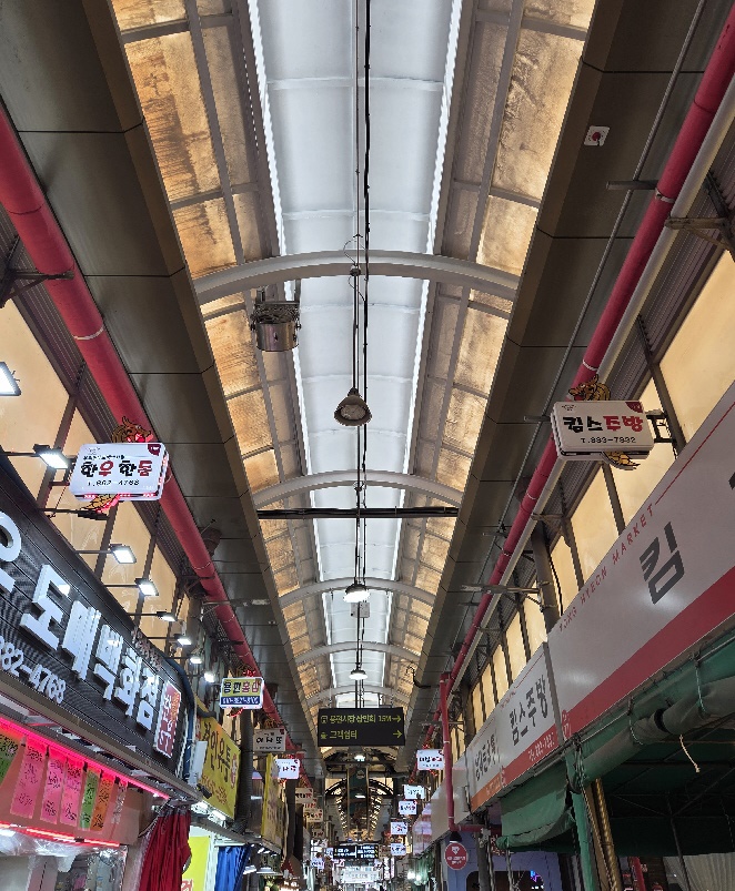 미추홀구, 전국 최초 ‘전통시장 아케이드 융복합 도료 시범 사업’ 추진해
용현시장-㈜제이치글로벌 협력, 전통시장 화재 예방 및 에너지 절감 기대