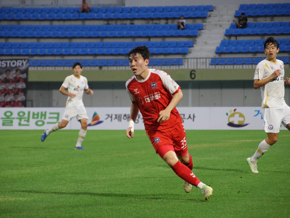 거제시민축구단, 홈에서 당진시민축구단 2-0 완승 연승행진 이어가