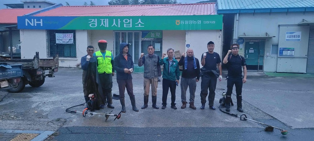단장면 청년회, 추석 맞이 도로변 풀베기 및 환경정비 실시