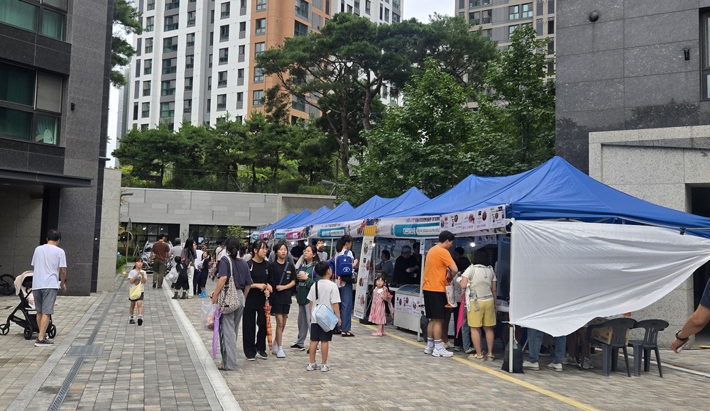 영암군 아파트 직거래장터, 이틀 동안 8,100만원 매출