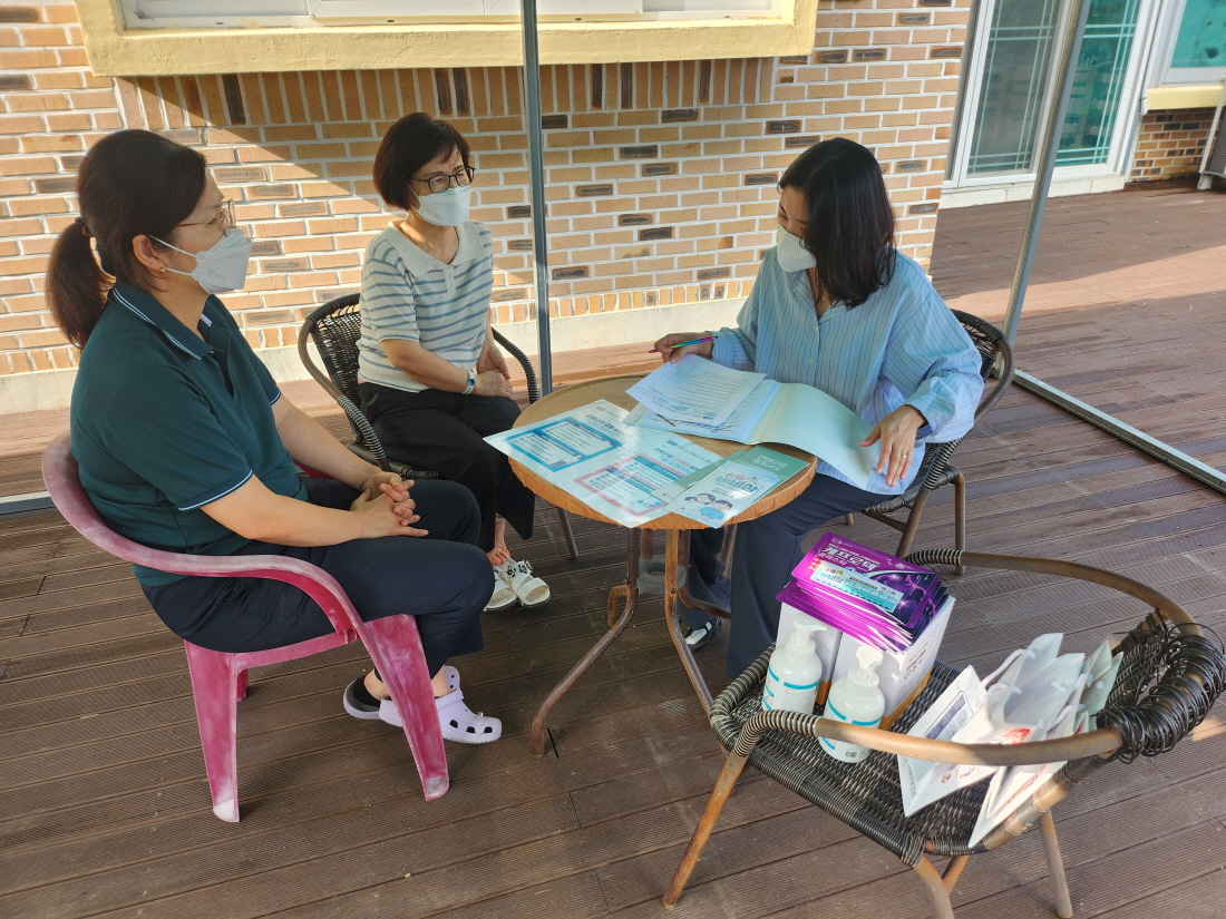 고흥군, 코로나19 유행 차단! 감염 취약 시설 현장 점검
시설 환경관리 및 환절기 코로나19 감염 예방 수칙 준수 당부