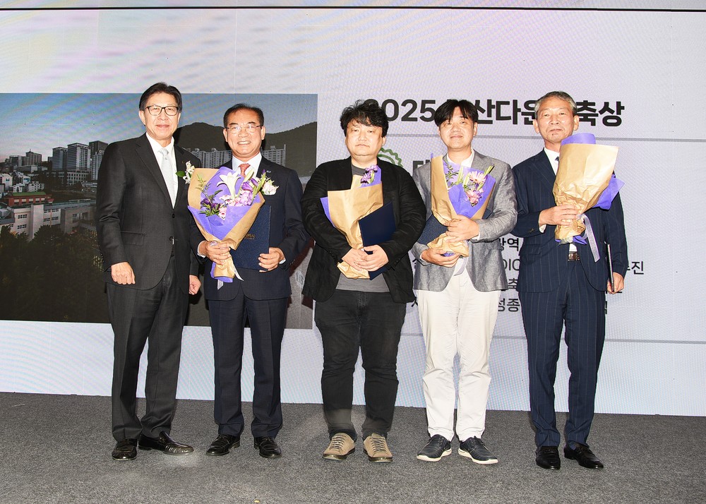 사상구 주례열린도서관, ‘부산국제건축제’ 개막식 부산다운 건축상 대상 수상