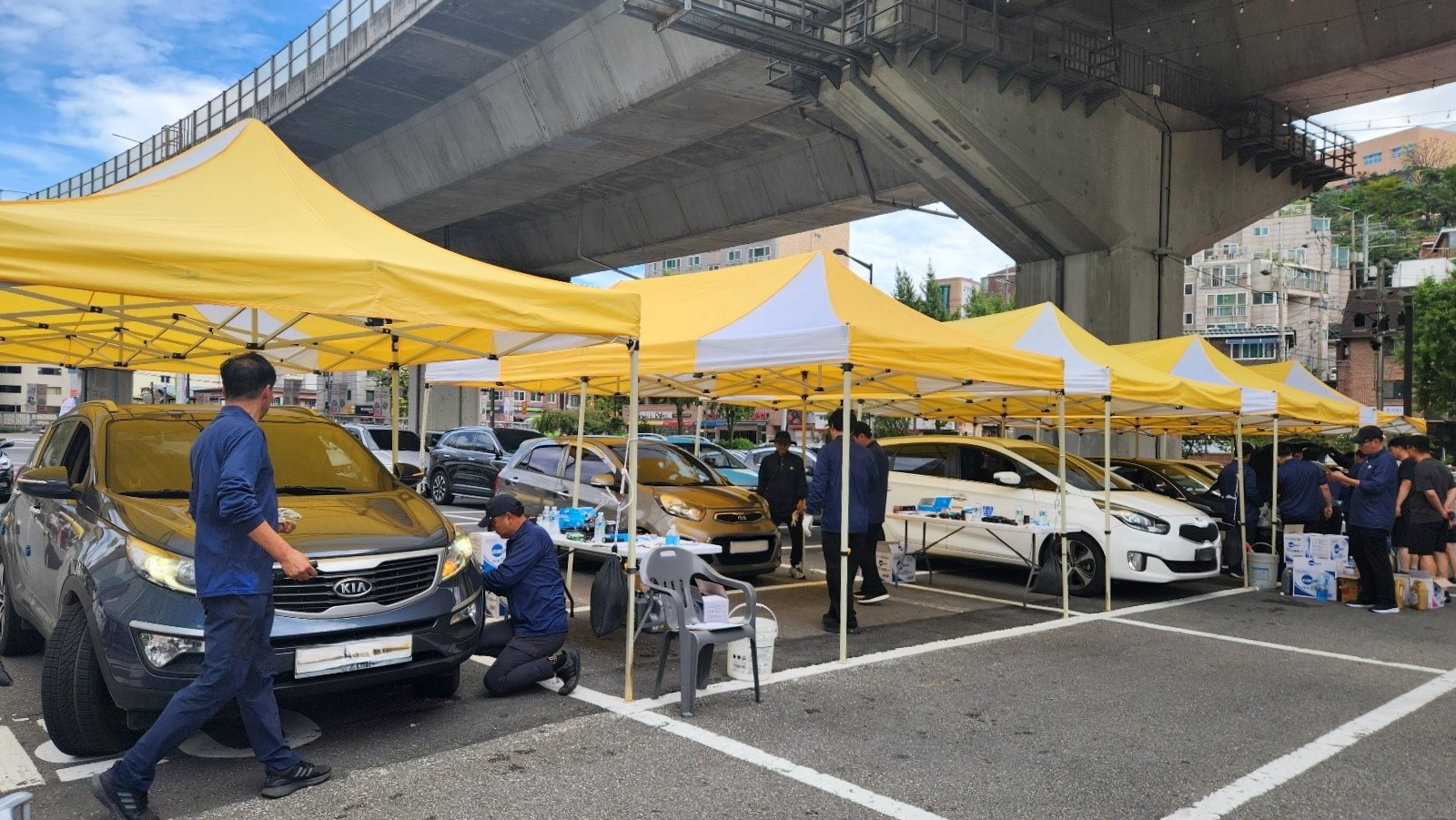 안전한 귀성길 위한 차량 무상점검 홍제폭포광장에서 열려