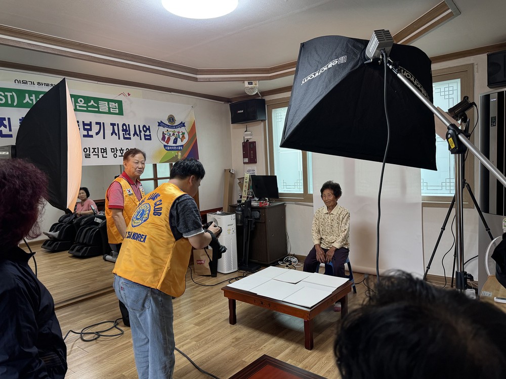 “당신의 찬란한 인생-폭삭 속았수다” 안동시, 치매보듬마을 어르신을 위한 장수사진 촬영