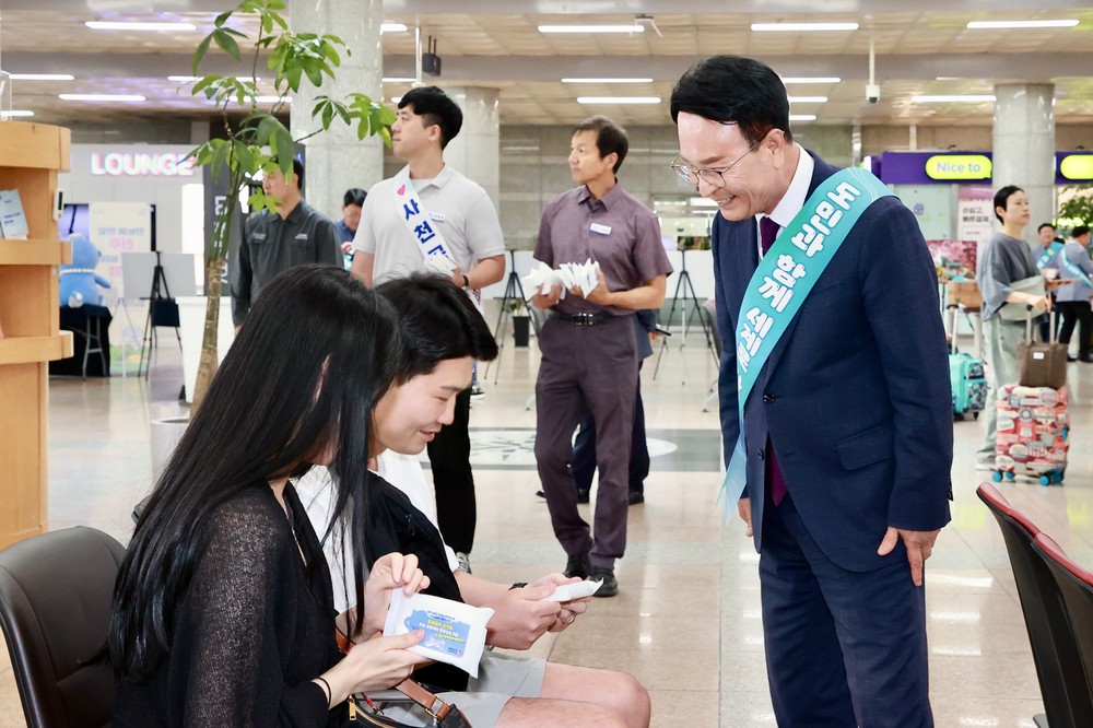 사천공항, 국제공항 승격 서명운동 열기 공항 현장까지 확산