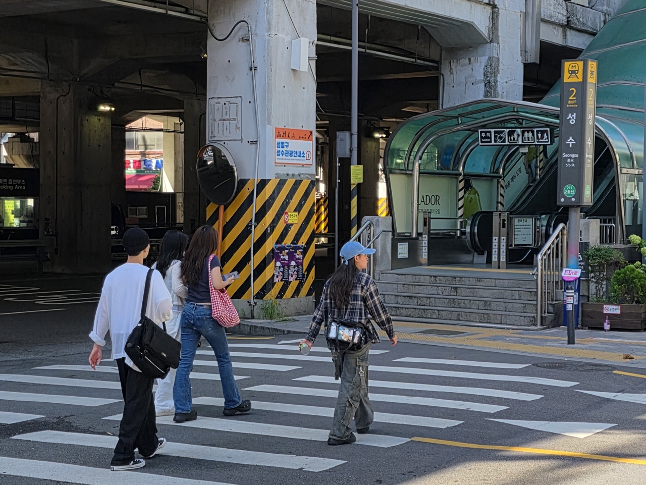 성동구, 성수역 2번 출구 보행환경 개선 나서