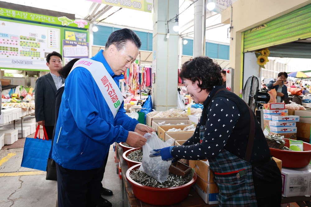 화순군, 추석 장보기 행사 펼쳐.. 전통시장 ‘활기’