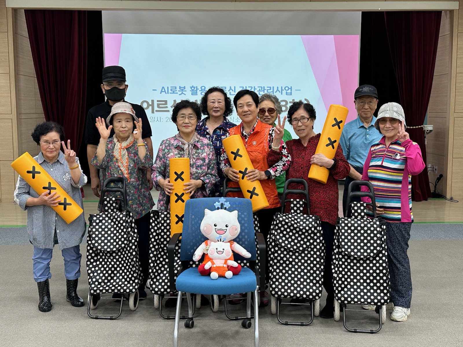 낯선 기술 넘어 소통의 매개로… 6월 첫 만남부터 추억의 가을 소풍까지 '화기애애'