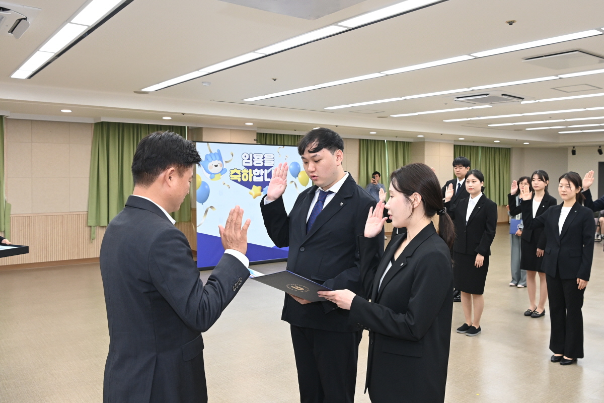 부천시, 신규 공무원 120명 임용… 조용익 시장, 공직자로서의 책임과 역할 강조
